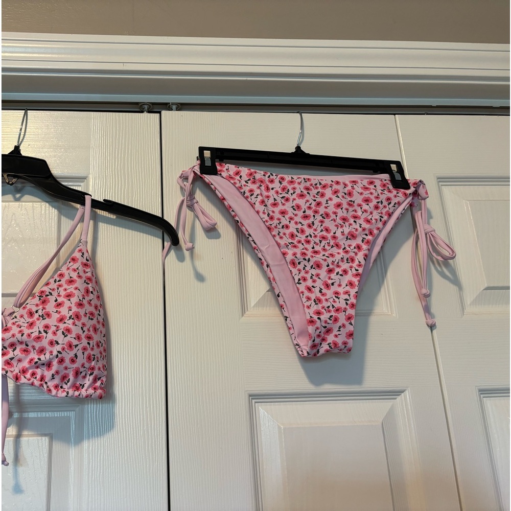 Pink Flower String Bikini/Reversable. Sz  L. Brand: Zaful. New w/tags attached.